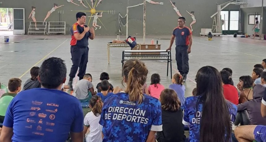 Los Bomberos Voluntarios dictaron una charla de RCP en la Colonia Municipal