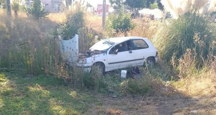 La suerte estuvo de su lado: conductor vuelca en la Ruta 11 y no sufre heridas graves