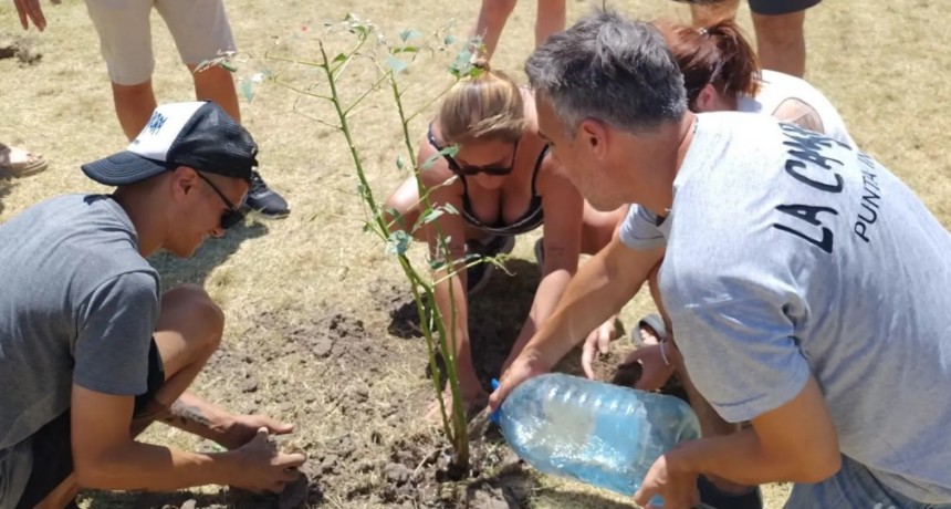 Jornada de recuperación de la biodiversidad en el Parque Costero del Sur