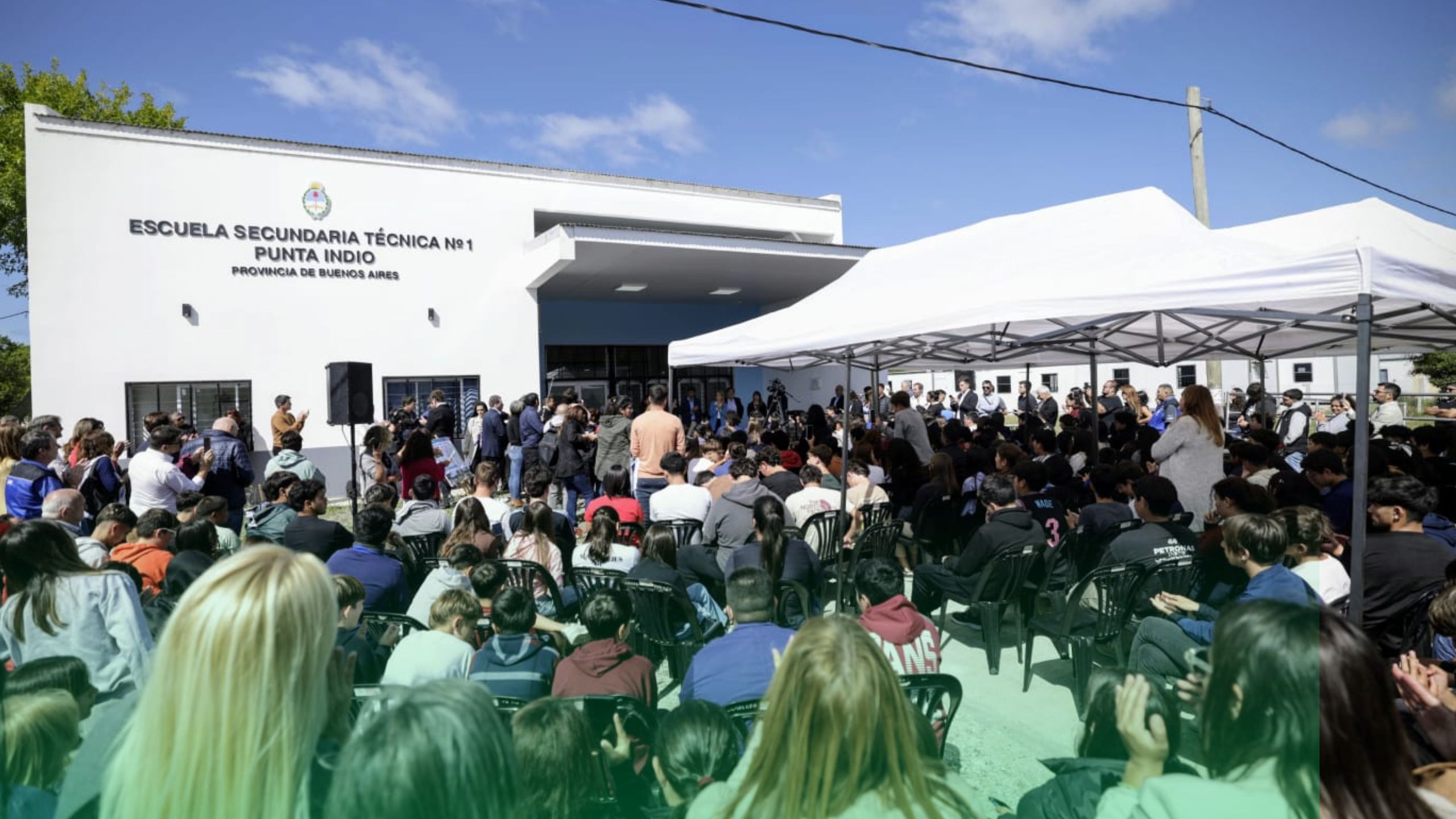 🎒 Kicillof inauguró la Escuela Técnica N° 1 de Punta Indio y anunció inversiones en infraestructura deportivo