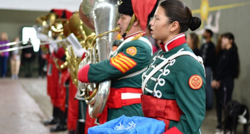 Magdalena conmemora la Revolución de Mayo con un emotivo acto a pesar del mal tiempo