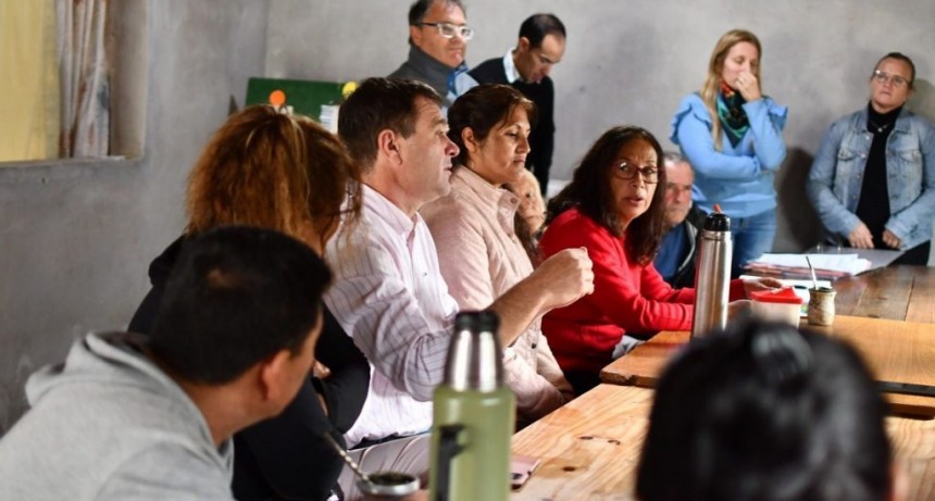 Reunión entre el intendente y vecinos sobre futuras obras para Barrio La Familia