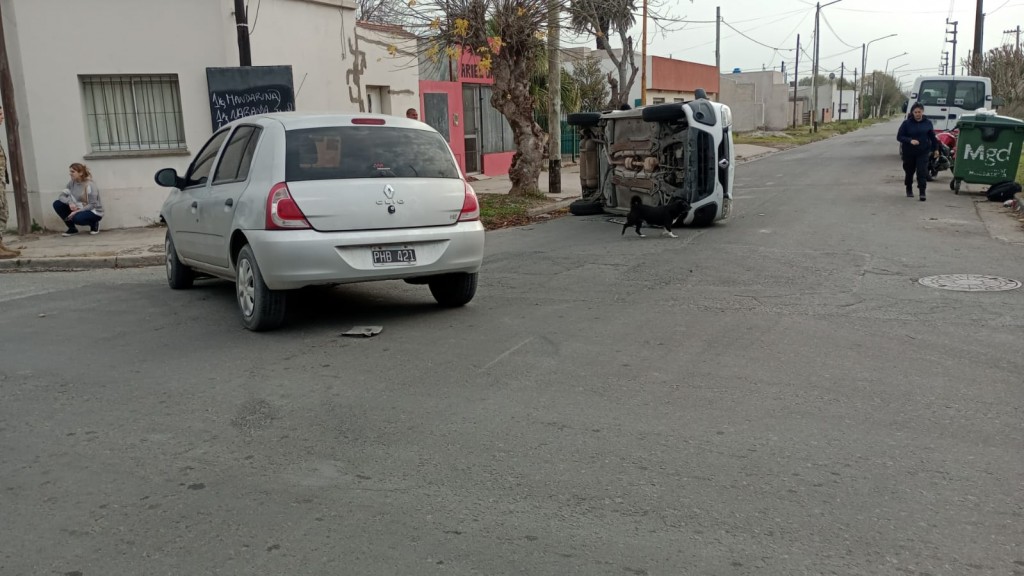 Colisión entre dos vehiculos en 11 de Septiembre y Chacabuco