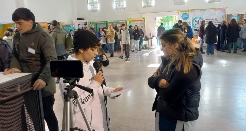 La Escuela n°12 alojó la Feria Distrital de Ciencias