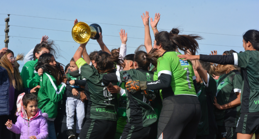 Las Verdes dieron vuelta el clásico y gritaron supercampeonas