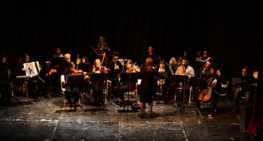 Noche de Armonías y Melodías: Música en vivo Llena el Teatro Español