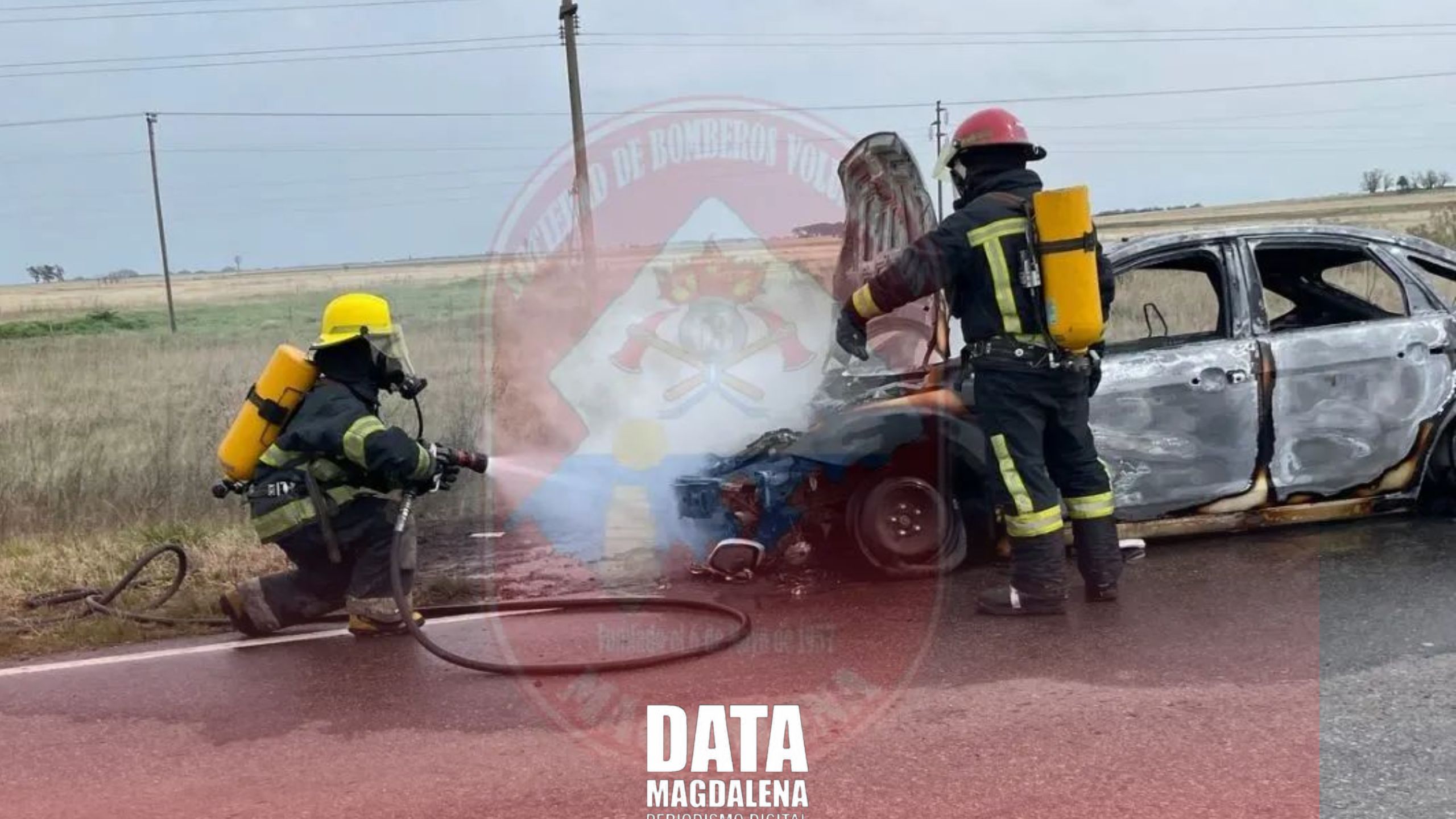 🚒Bomberos de Magdalena intervienen en dos incendios vehiculares en rutas del distrito