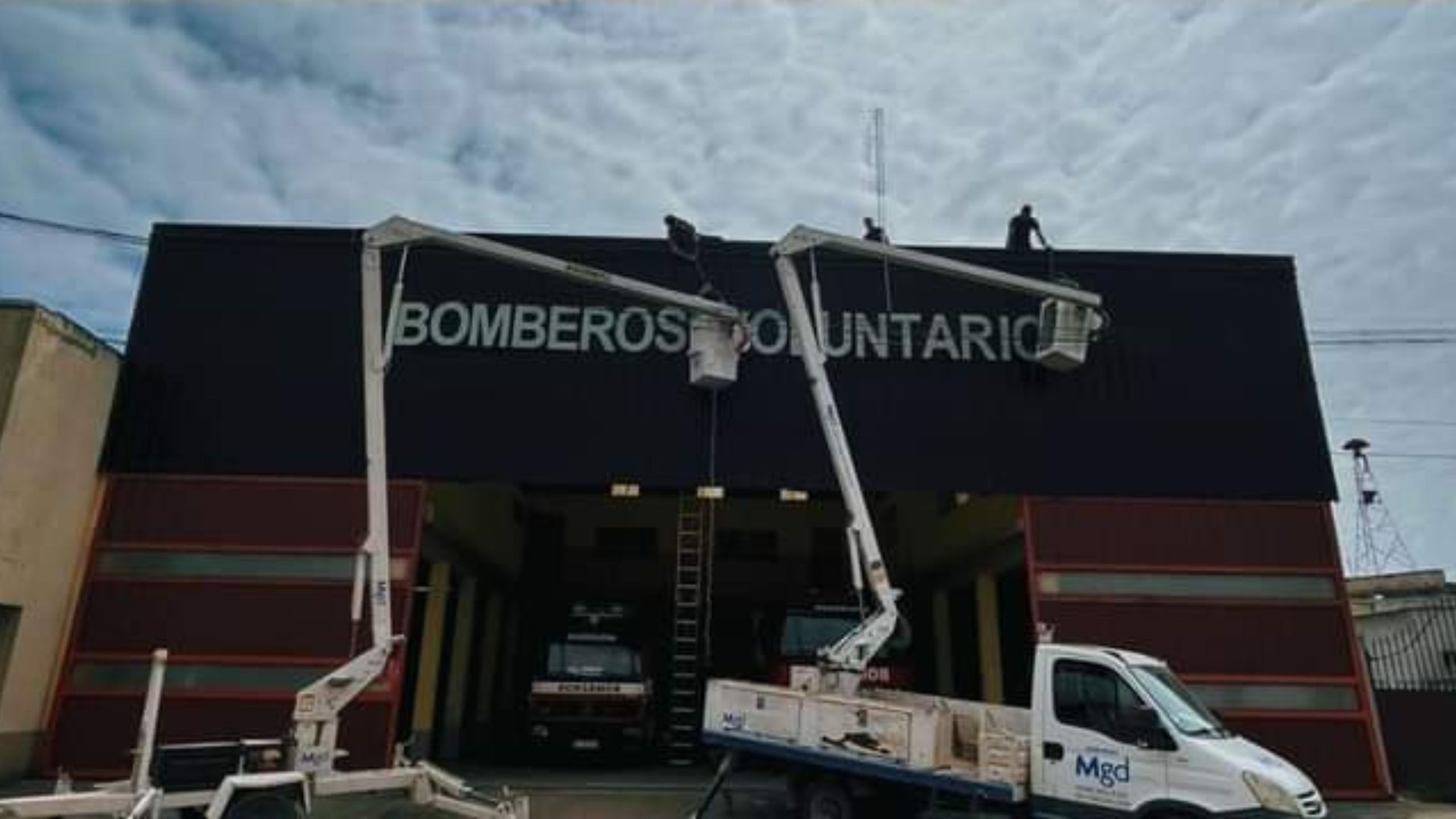 Renovada Fachada del Cuartel de Bomberos en Magdalena Gracias a Colaboración Local