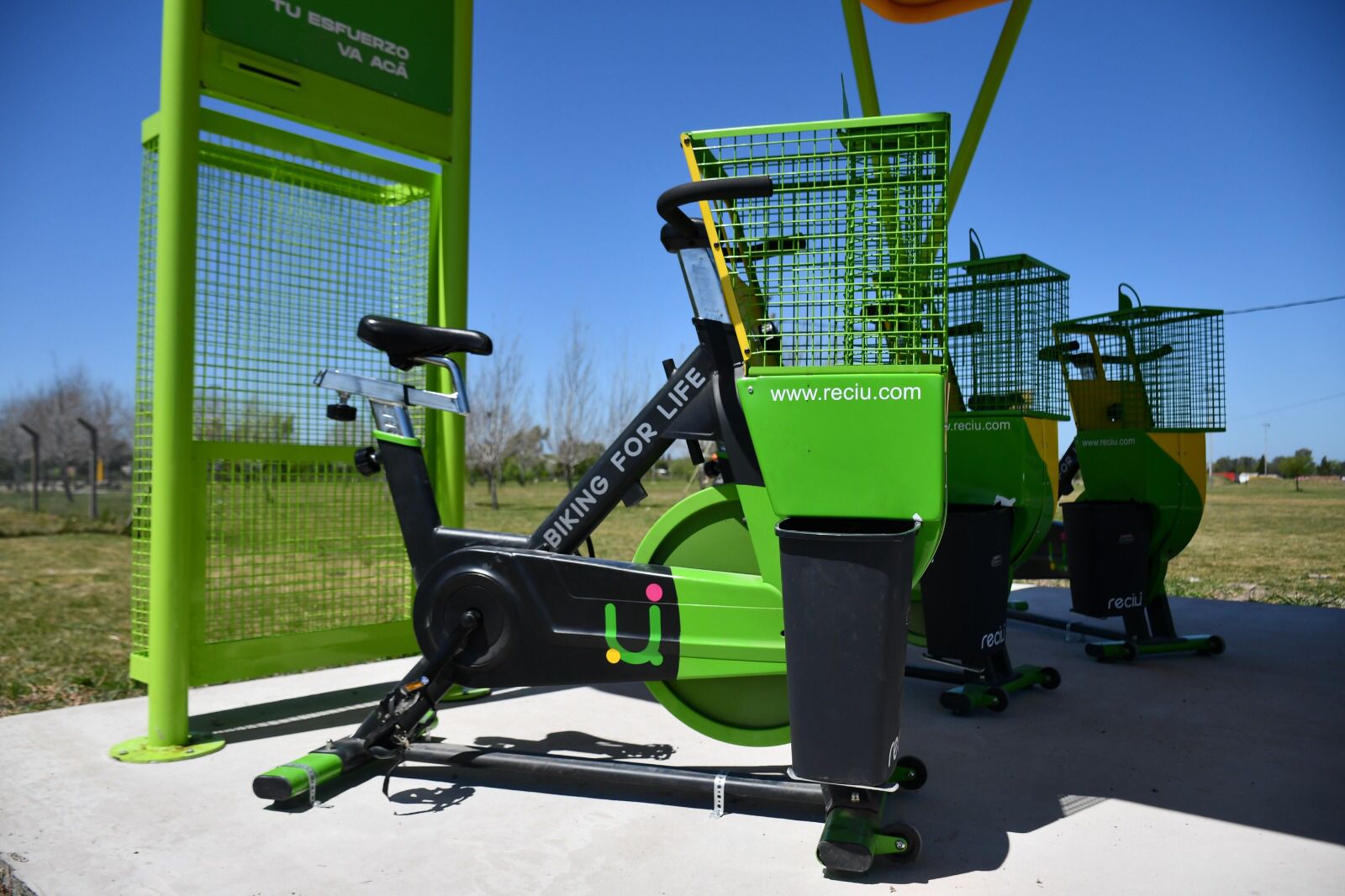 Nueva estación saludable y de uso reciclable en el parque de la memoria