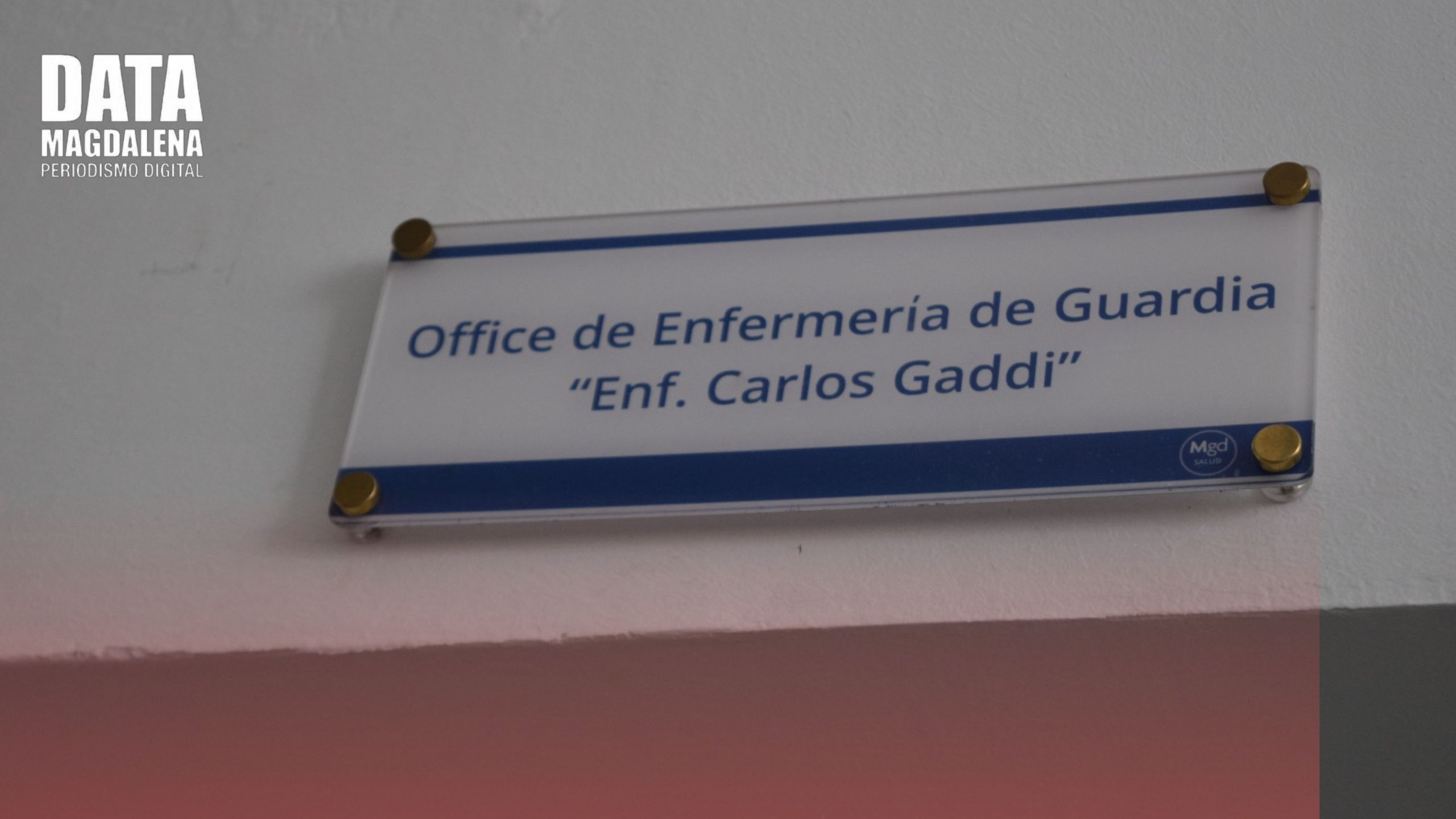 Reconocimiento al enfermero Carlos Gaddi en la inauguración del nuevo sector de guardia