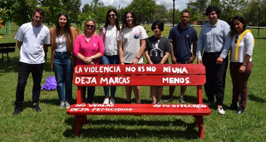 Estudiantes de Vieytes colocan Banco Rojo: Un símbolo contra la Violencia de Género