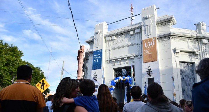 La Escuela n°1 celebró sus 150 años junto a la comunidad