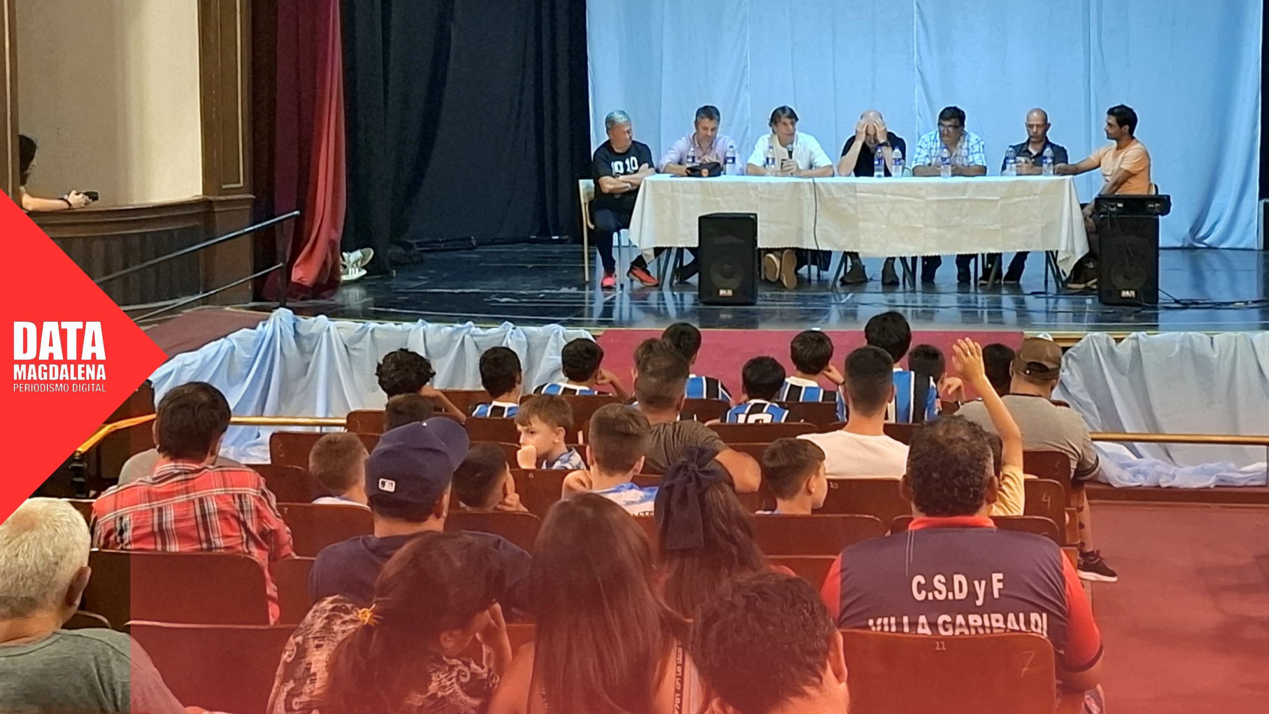 ⚽Referentes del fútbol nacional compartieron claves de entrenamiento en Magdalena